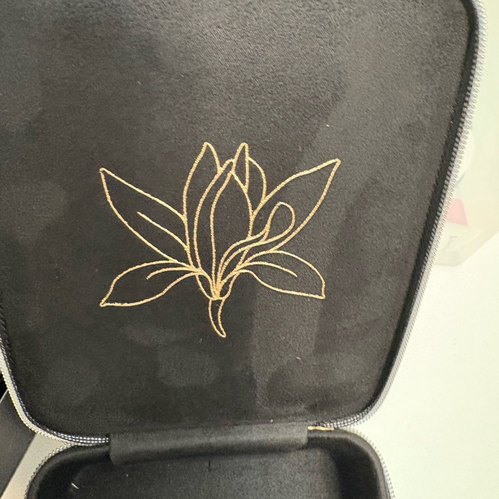 CHANEL beauty Sublimage Black cosmetics Case - Picture 7 of 10